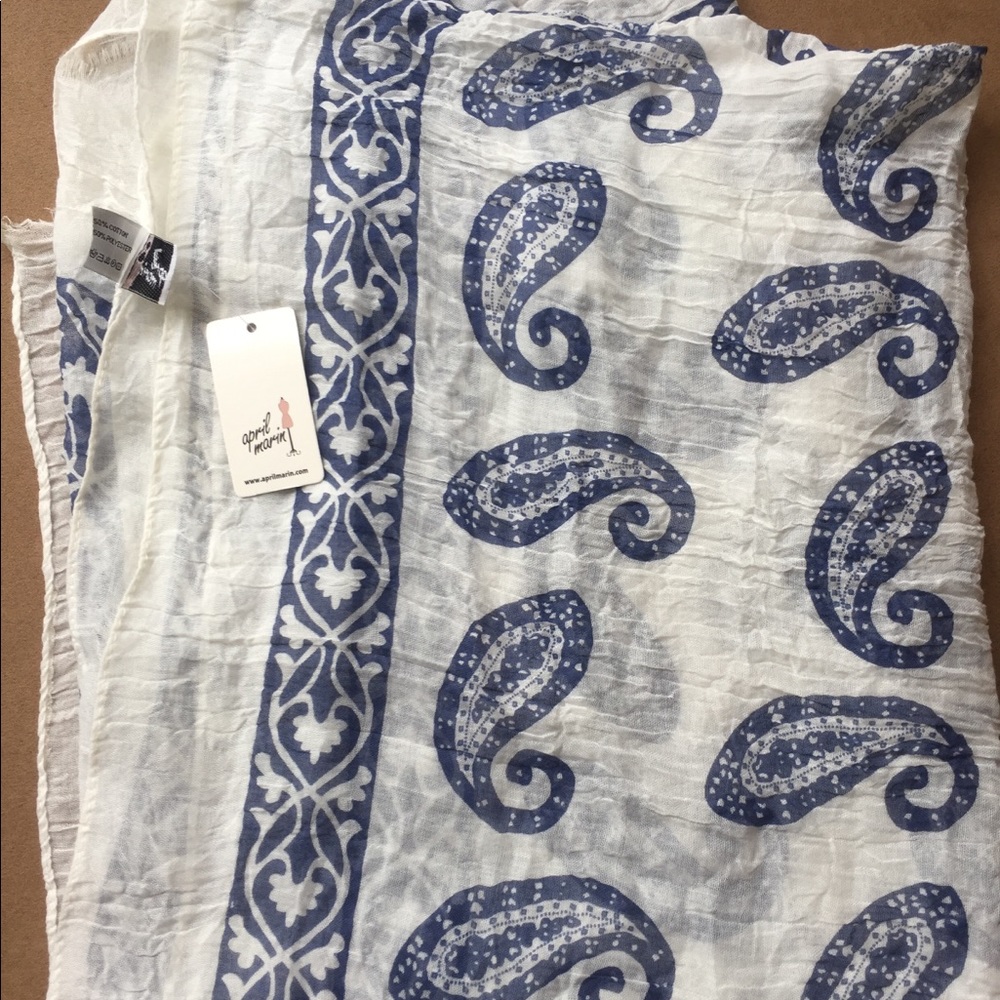 April Marin scarf